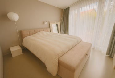 Magnifique rez-de-jardin contemporain, esprit villa avec terrasse 92 m² et jardin 175 m² plein sud