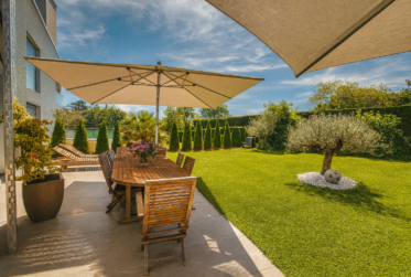 Magnifique rez-de-jardin contemporain, esprit villa avec terrasse 92 m² et jardin 175 m² plein sud